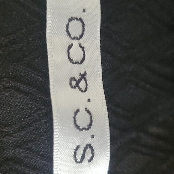 SC&CO Black capris - Picture 6 of 6